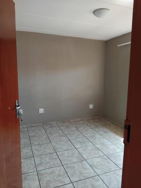 2 Bedroom Property for Sale in Kannoniers Park North West